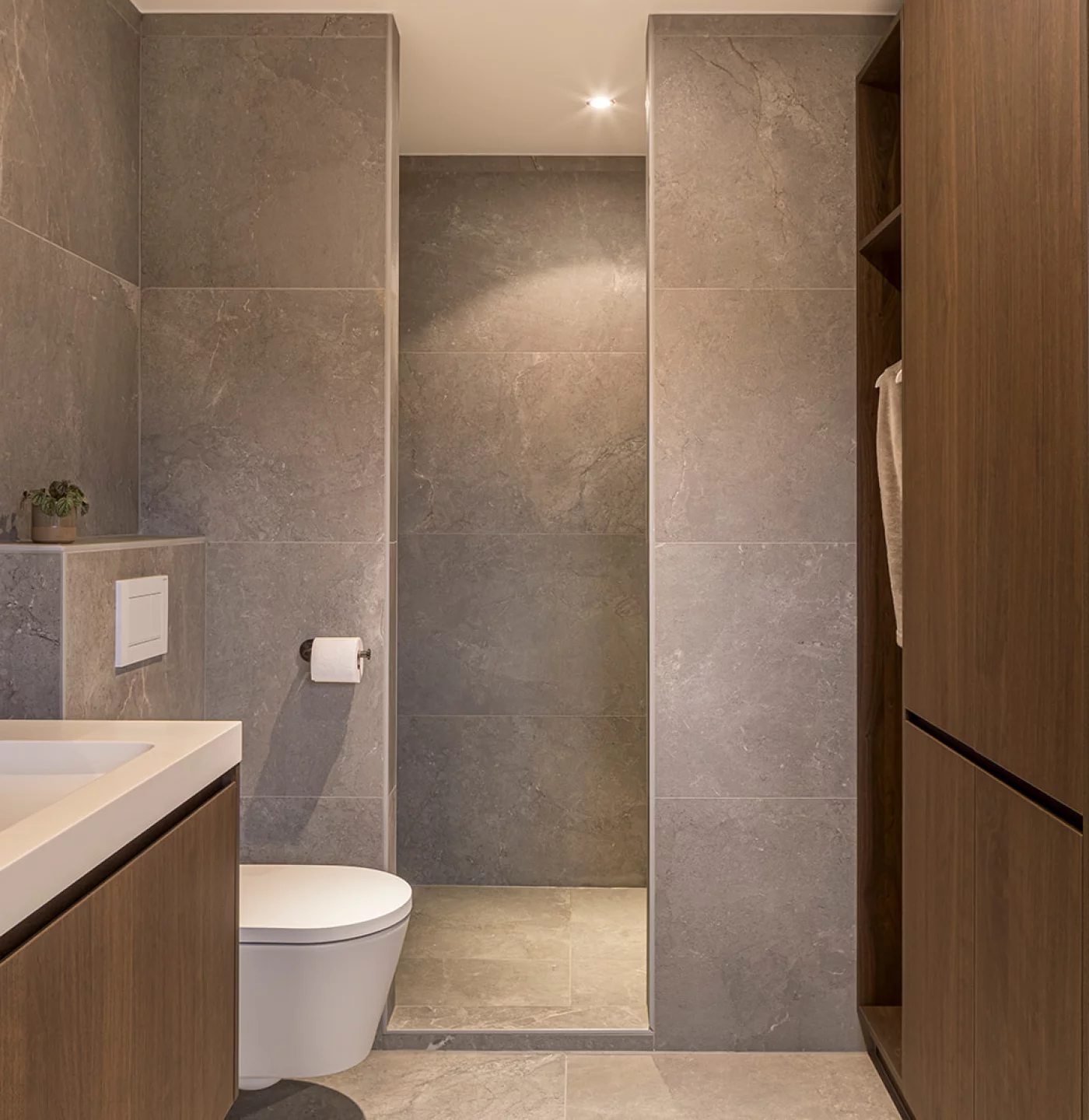 Warme en luxueuze badkamer in prachtige woning in Brasschaat