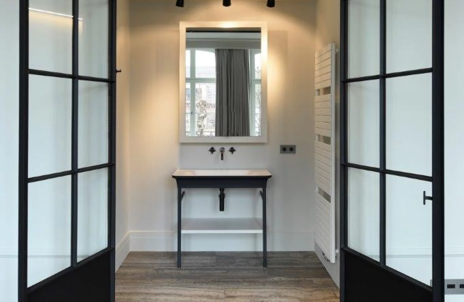 Luxe en vakmanschap in gerenoveerd herenhuis met vier badkamers in Hoogstraten