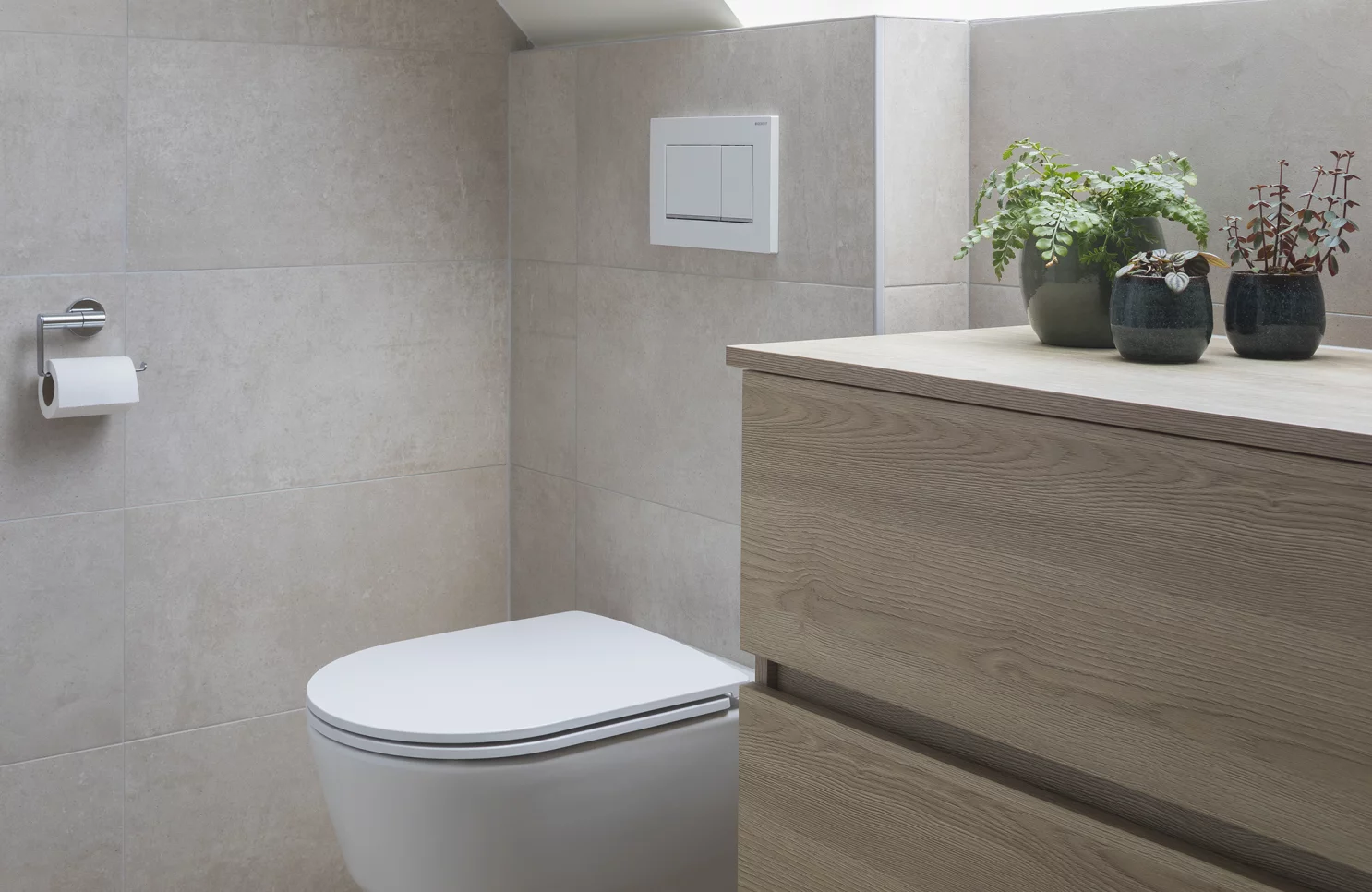 Praktische badkamerrenovatie met extra licht en warme uitstraling in Wuustwezel